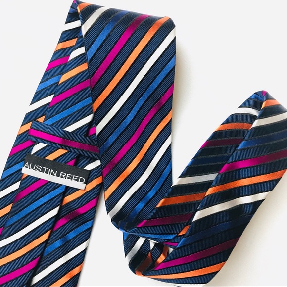 Authentic Austin Reed Royal Family silk tie London - Picture 4 of 5